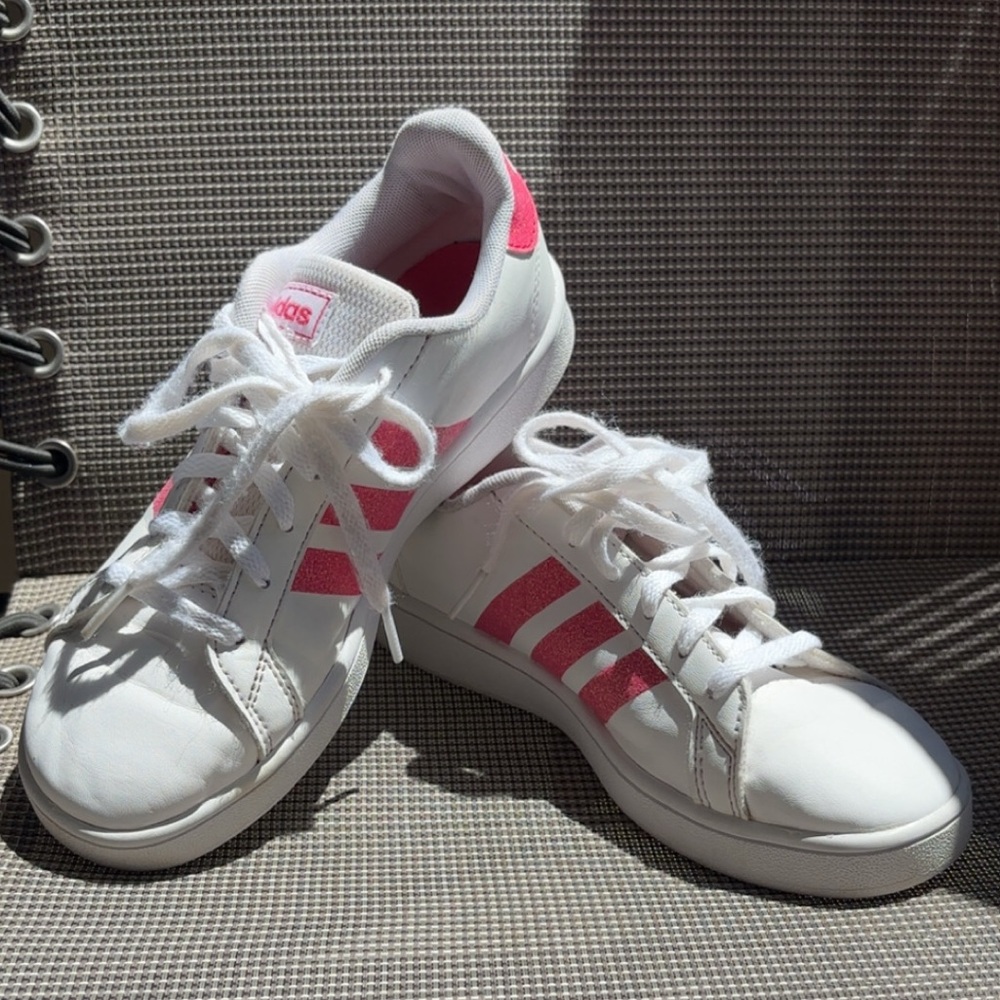 Adidas Grand Court Girls White and Pink Sneakers